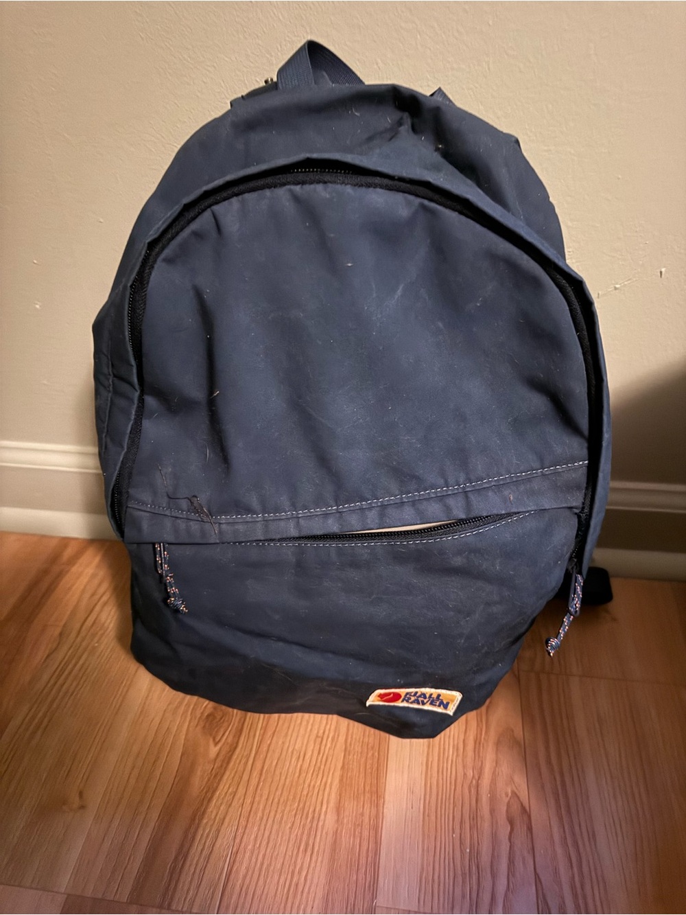 Fjall Raven backpack navy with slanted zipper